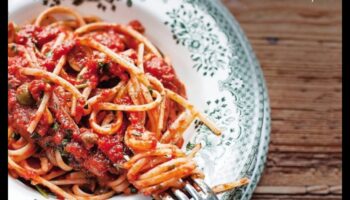 نكهات روما: عجائب الطهي الإيطالية الخالدة