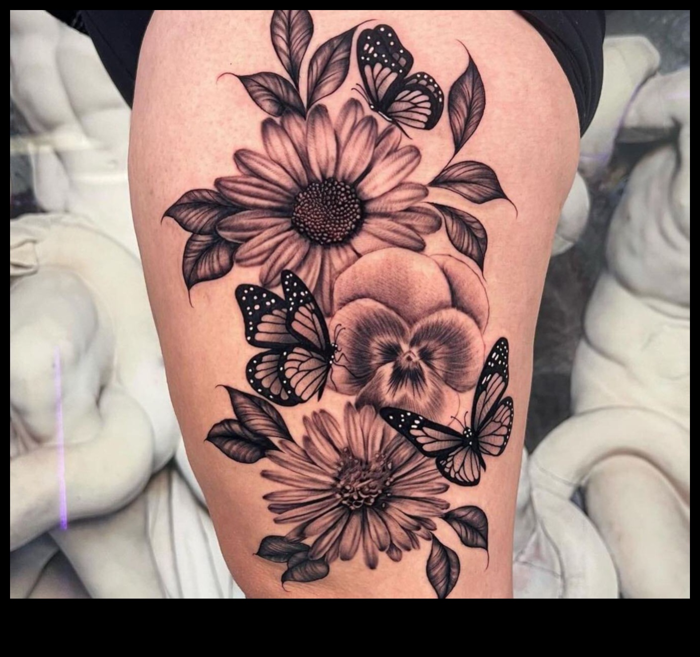 تفاصيل دقيقة: رحلة إلى العالم الدقيق للوشم البسيط