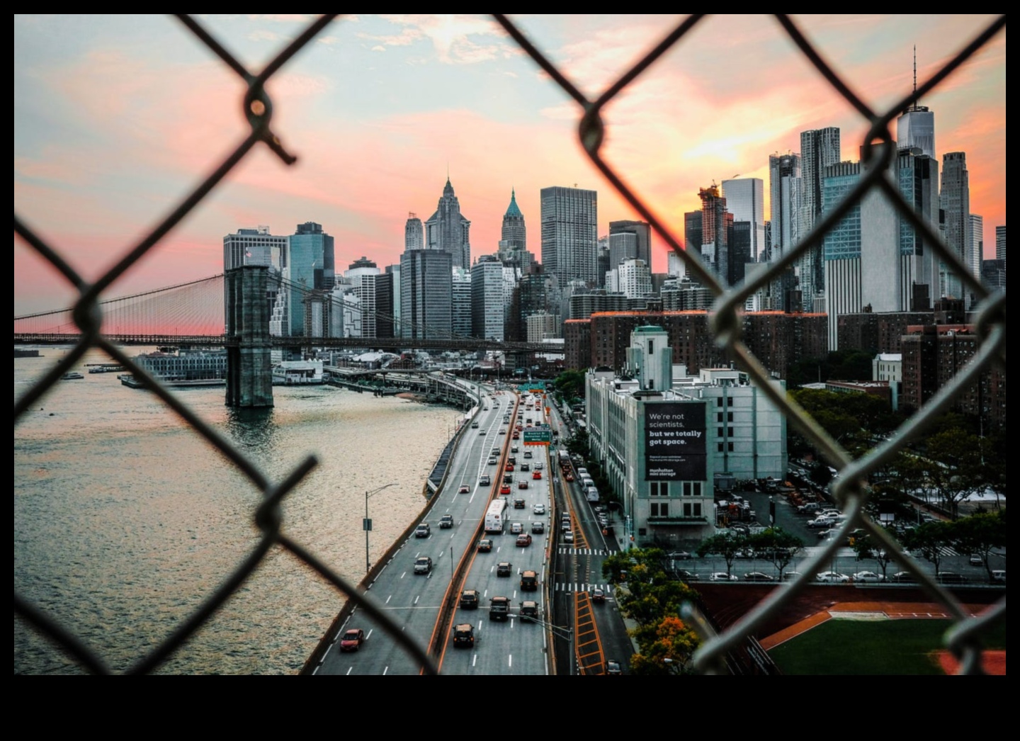 سجلات سيتي سكيب: قصص شخصية من المستكشفين الحضريين في وسائل النقل العام