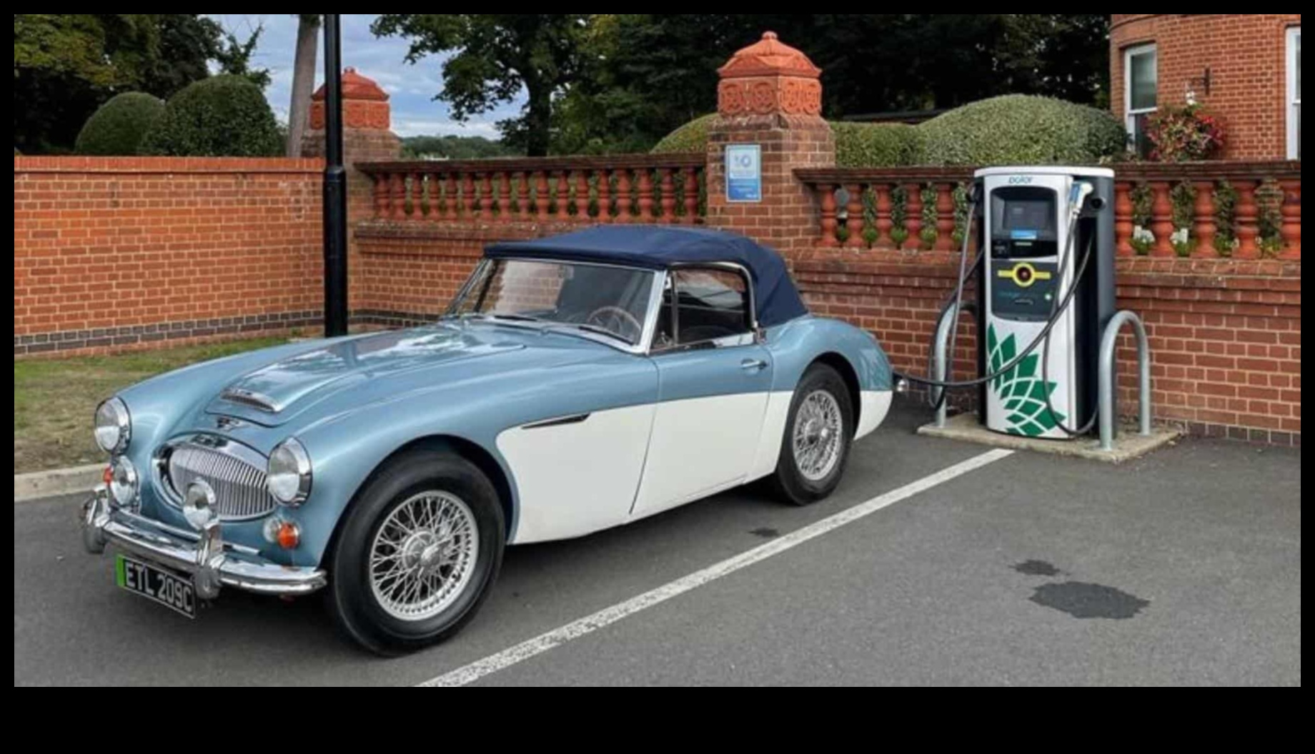 الكلاسيكيات الكهربائية: إحياء السيارات الكهربائية القديمة والاحتفال بها