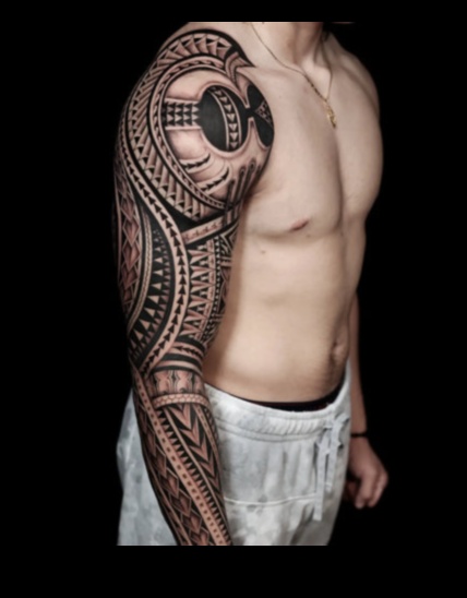 الحبر الأيقوني: روايات رمزية في التركيز