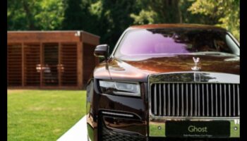 أعاجيب التكنولوجيا: ميزات مستقبلية تشكل تجربة السيارات الفاخرة الحديثة